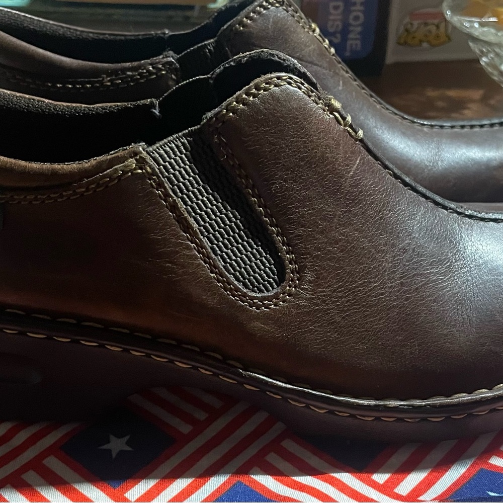 Woman’s Eastland Shoes: size 9: Leather Upper, used but very good condition.
